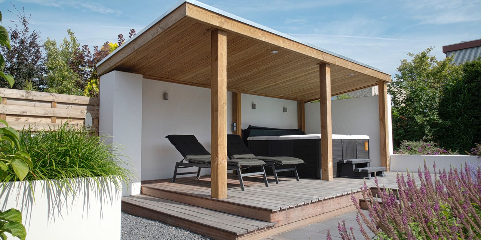 Tuin met buitenverblijf